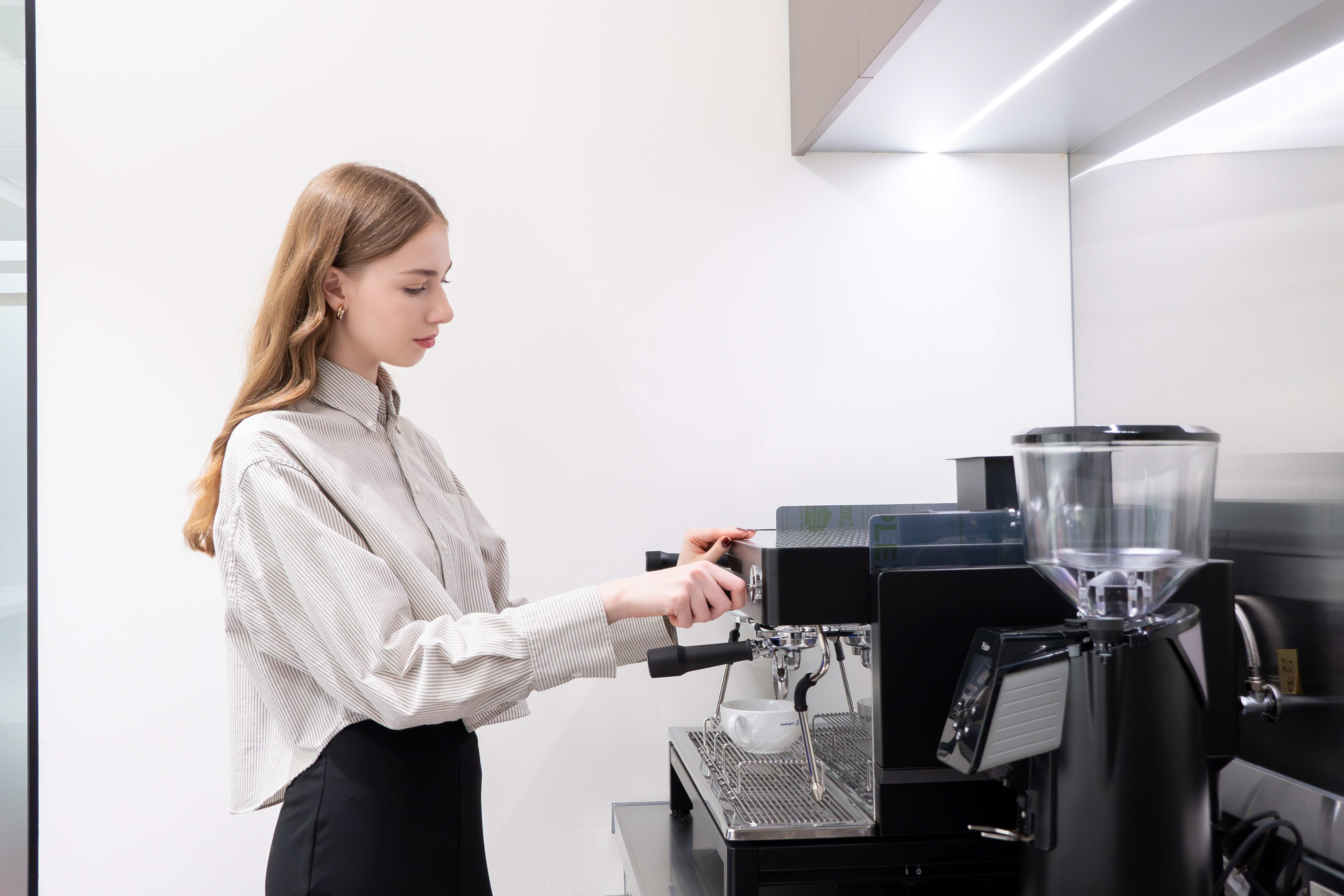 均泓國際實業&泰誠資訊 均泓國際實業&泰誠資訊